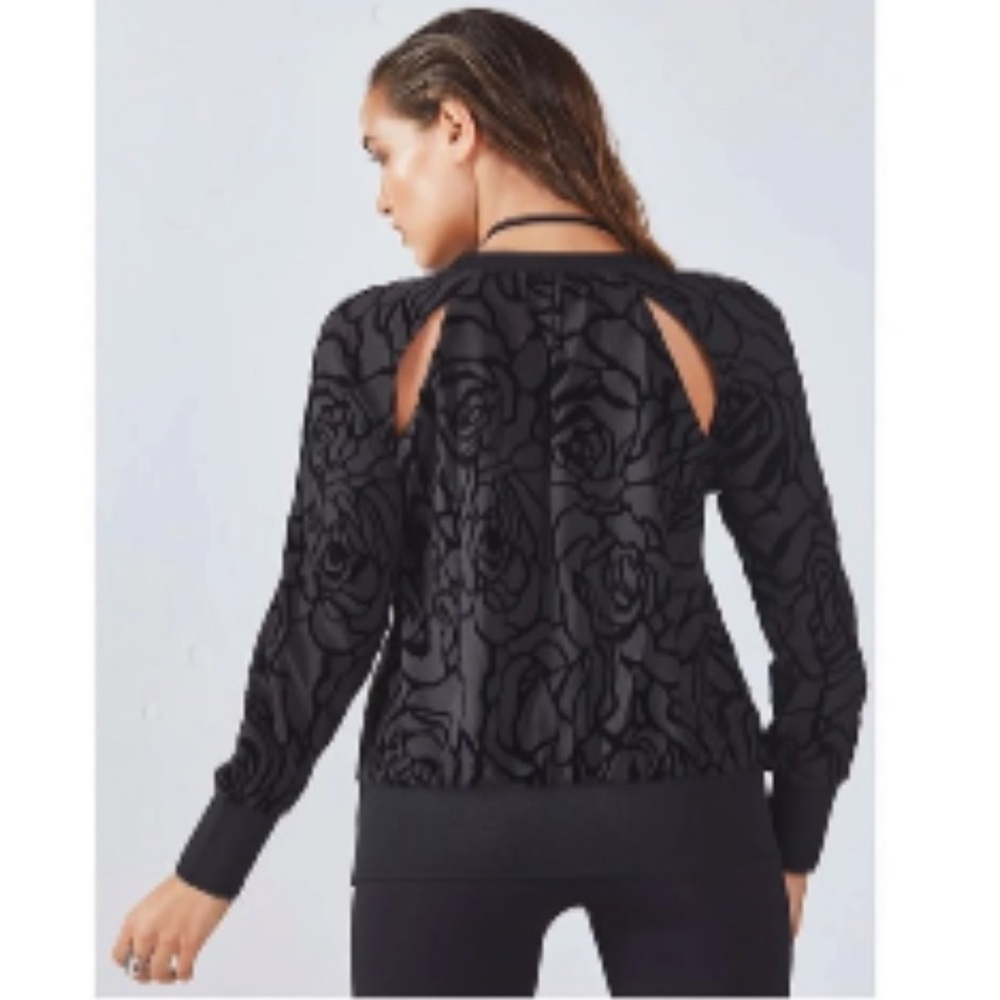 Fabletics LOLA Black textured Floral long sleeve Top Size Large BACK AT IT NWT